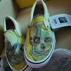 Never worn Van Gogn Skull
